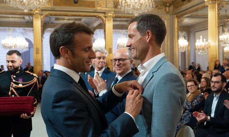 Prantsusmaa president Emmanuel Macron ja Sebastien Ogier (paremal)