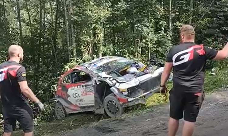 Kalle Rovanperä auto peale avariid